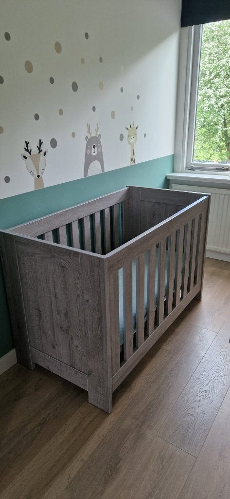 Goede staat Ledikant, Commode en wandplank TWF, Ophalen, Zo goed als nieuw, Jongetje of Meisje