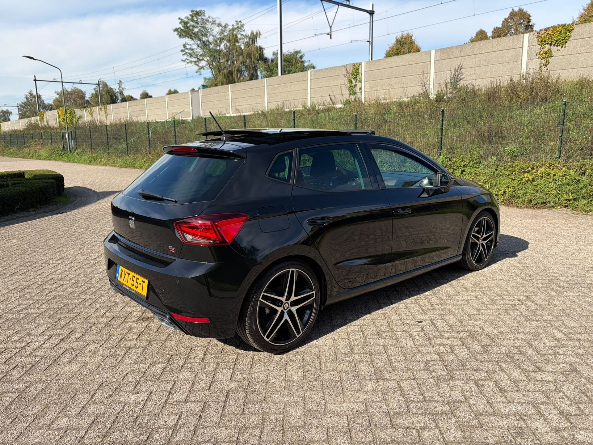 Seat Ibiza 1.5 TSI FR PANO I LED I CARPLAY I CAMERA I 150PK, Voorwielaandrijving, Gebruikt, Zwart, 150 pk