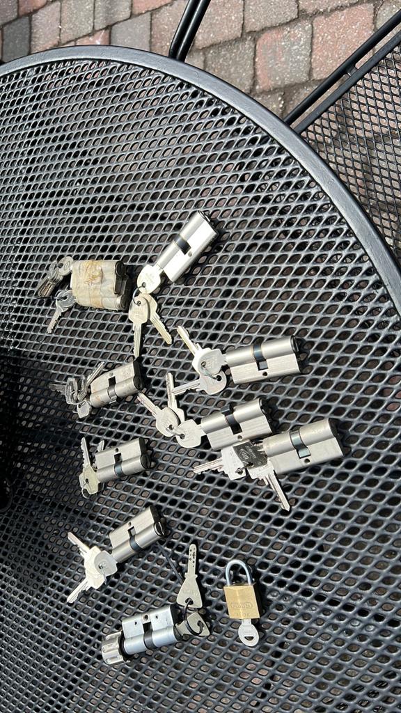 Nieuwe cilinder sloten, Doe-het-zelf en Verbouw, Hang- en Sluitwerk, Ophalen of Verzenden, Zo goed als nieuw, Rvs, Slot
