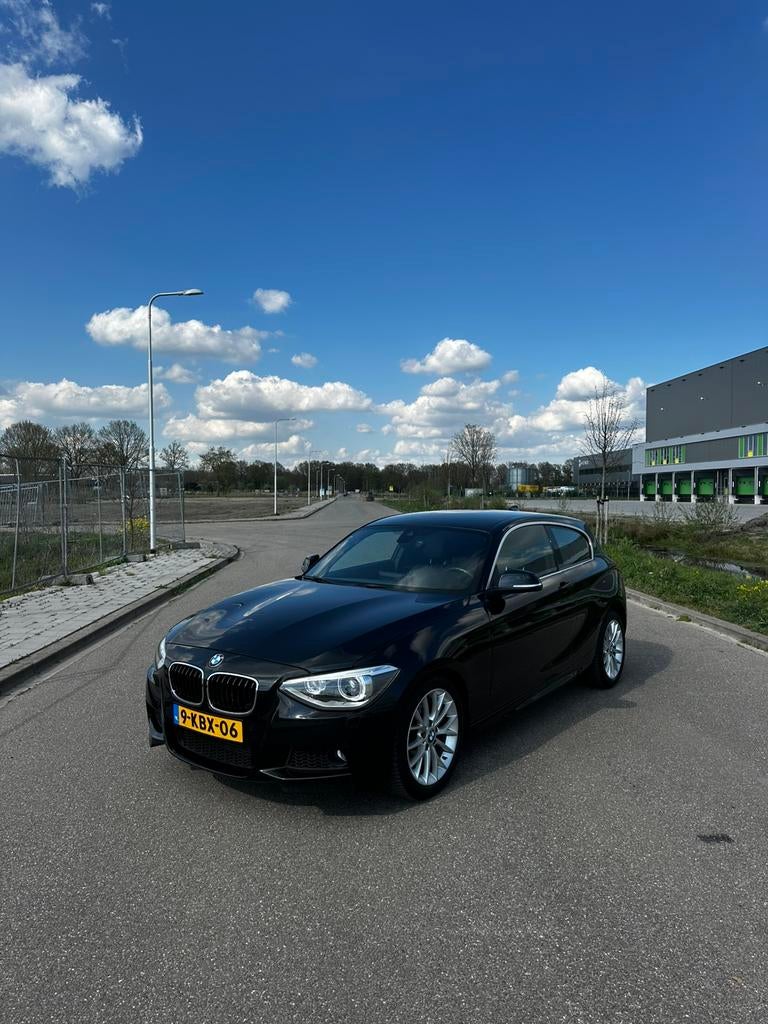 BMW 114i | M-sport | 2013 | 3drs | stoelvw | ORIGINEEL NL, Auto's, Achterwielaandrijving, Zwart, Zwart, Leder