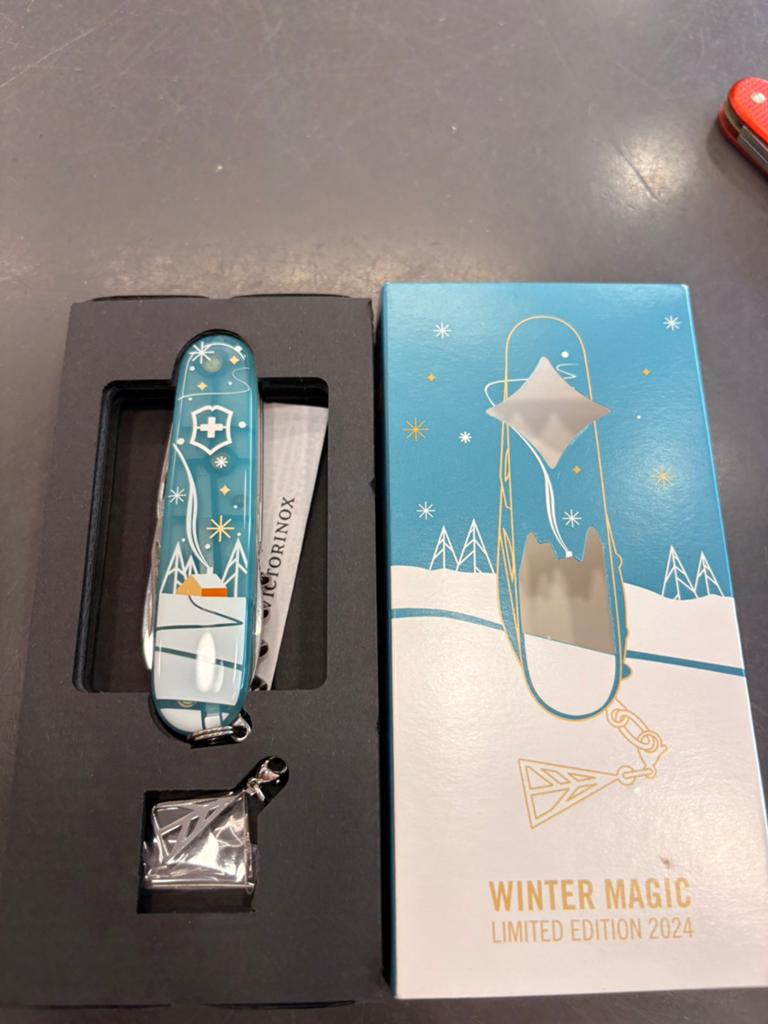Victorinox Winter Magic 2024 zwitsers zakmes, Ophalen of Verzenden, Zo goed als nieuw