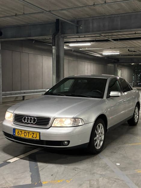 Audi A4 Sedan 1.6, Goede staat!, Auto's, Stof, 4 cilinders, Grijs, Particulier