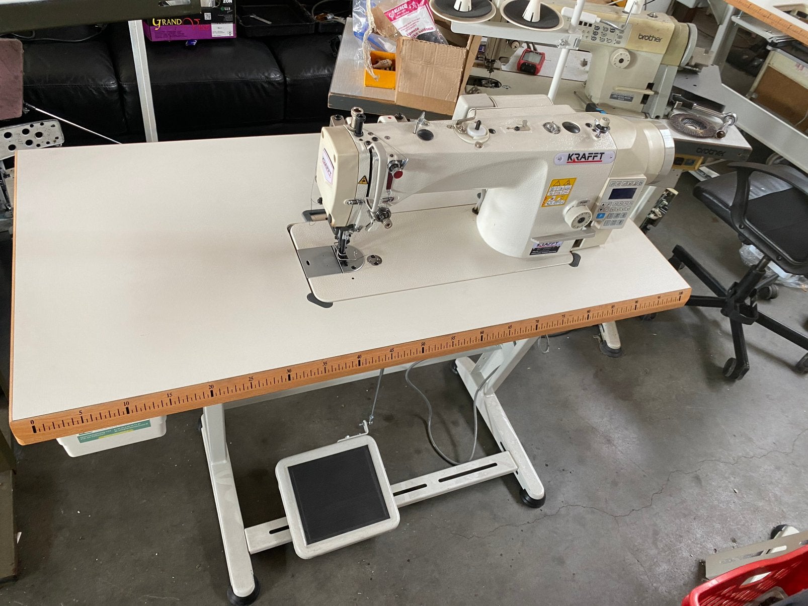 Industriele naaimachine kraft 3vpudig transport automaat, Hobby en Vrije tijd, Naaimachines en Toebehoren, Overige merken, Kraft