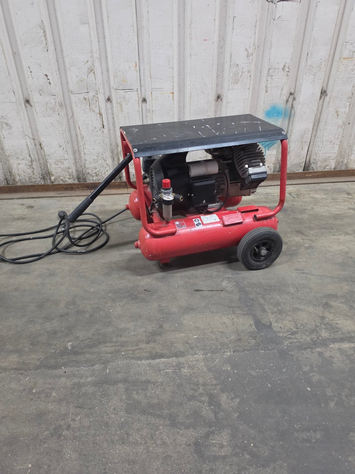 Fini Warrior lucht compressor 8 bar 2 cilinder, Doe-het-zelf en Verbouw, Ophalen, Gebruikt, 6 tot 10 bar, 200 tot 400 liter/min