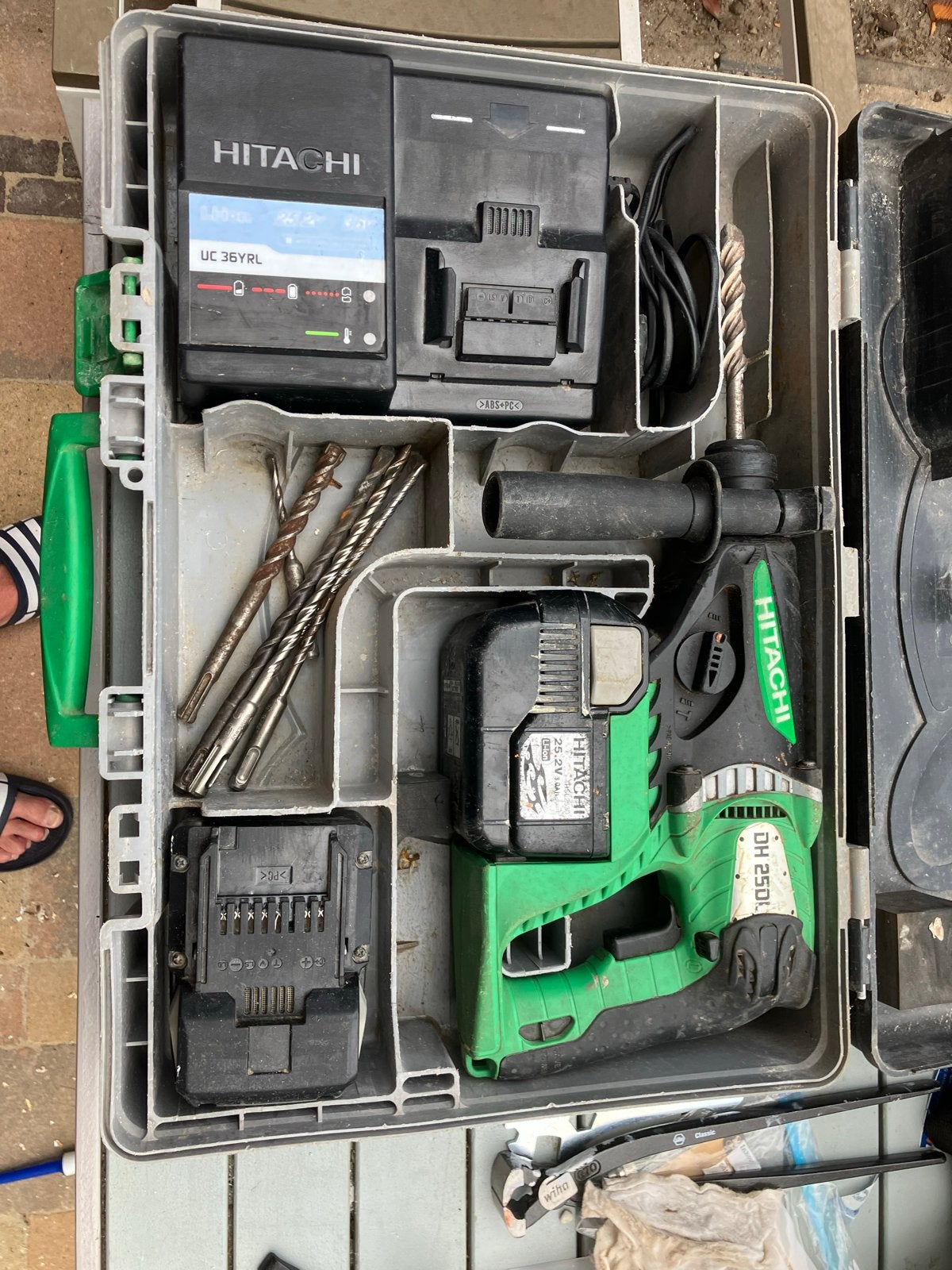 Hitachi Accu Boorhamer DH25DL met 2 accu's en lader, Gebruikt, Boor- en/of Breekhamer, Variabele snelheid, Ophalen of Verzenden