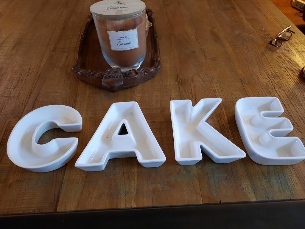Set schaaltjes CAKE, Porselein of Keramiek, Schaal, Ophalen of Verzenden, Zo goed als nieuw