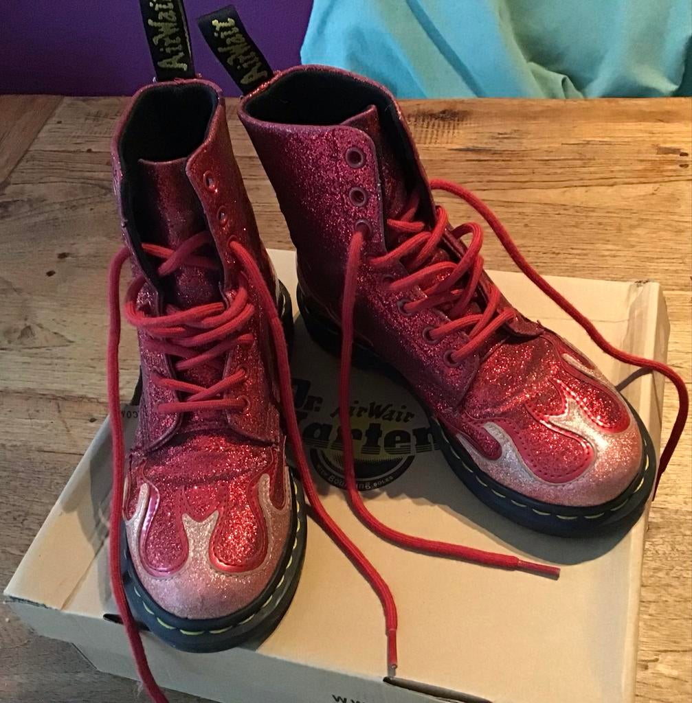 Dr. Martens 1460 Pascal Flame Glitter Laarzen Maat 36, Kleding | Dames, Schoenen, Lage of Enkellaarzen, Ophalen of Verzenden, Zo goed als nieuw