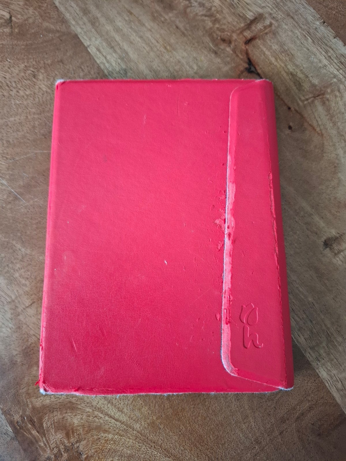 Kobo Aura E-reader met hoes met gebruikerssporen., Computers en Software, E-readers, Gebruikt, 6 inch of minder, 4 GB of minder