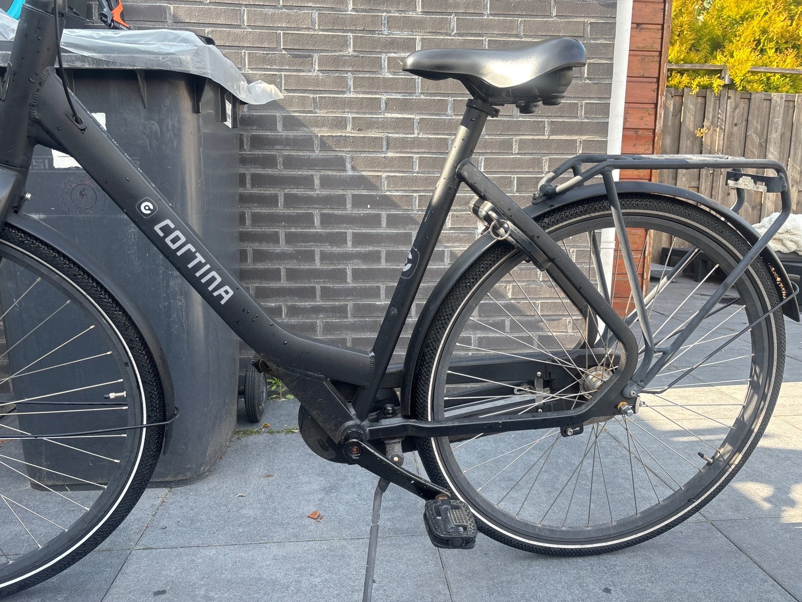 Dames fiets zwart, Fietsen en Brommers, Fietsen | Dames | Omafietsen, 56 cm of meer, Ophalen, Gebruikt, Terugtraprem