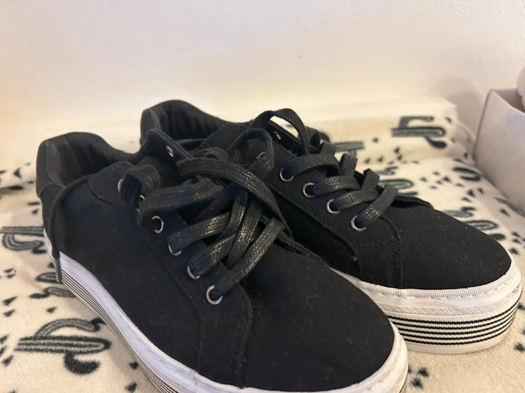 Hele leuke soort sneaker gymschoen 1 x kort gedragen, Kleding | Dames, Schoenen, Ophalen of Verzenden, Zo goed als nieuw, Sneakers of Gympen