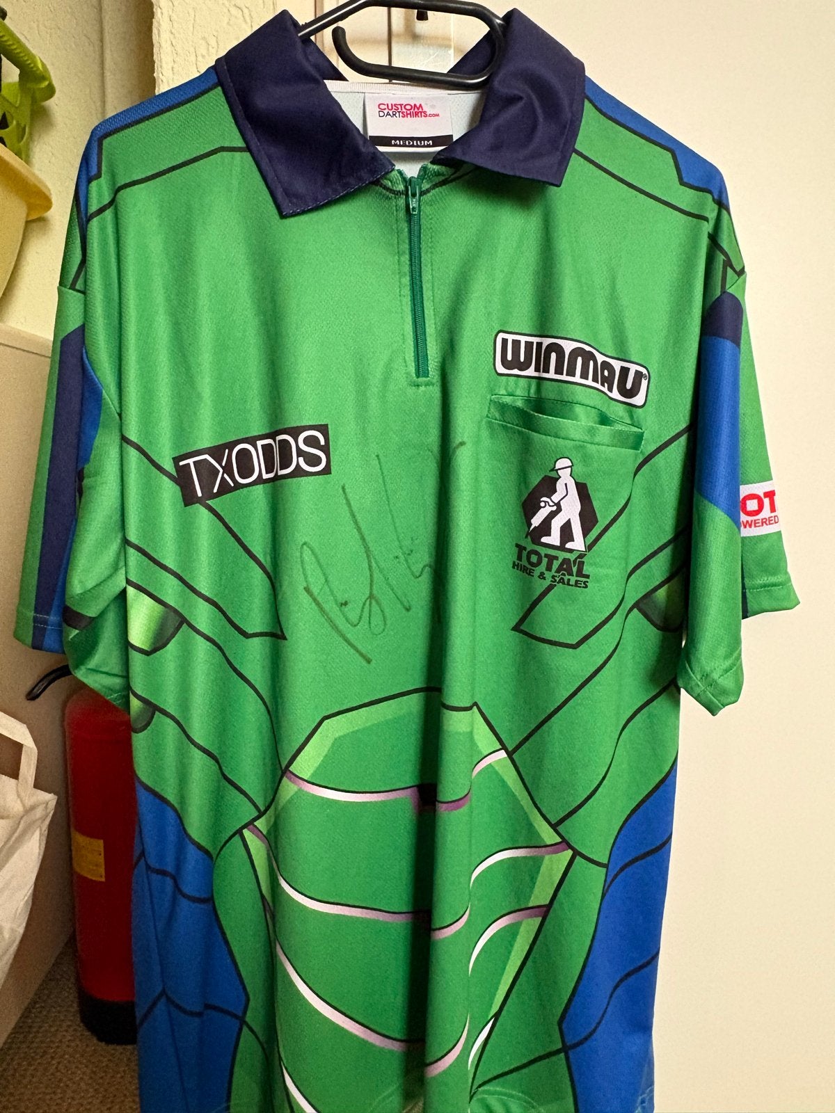Gesigneerd Daryl Gurney dartshirt - Uniek verzamelobject, Sport en Fitness, Darts, Ophalen of Verzenden, Zo goed als nieuw, Overige typen