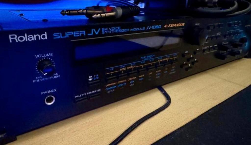 Roland JV-1080 Synthesizer Module met 60's & 70's Expansie, Gebruikt, Roland, Met midi-aansluiting, Overige aantallen