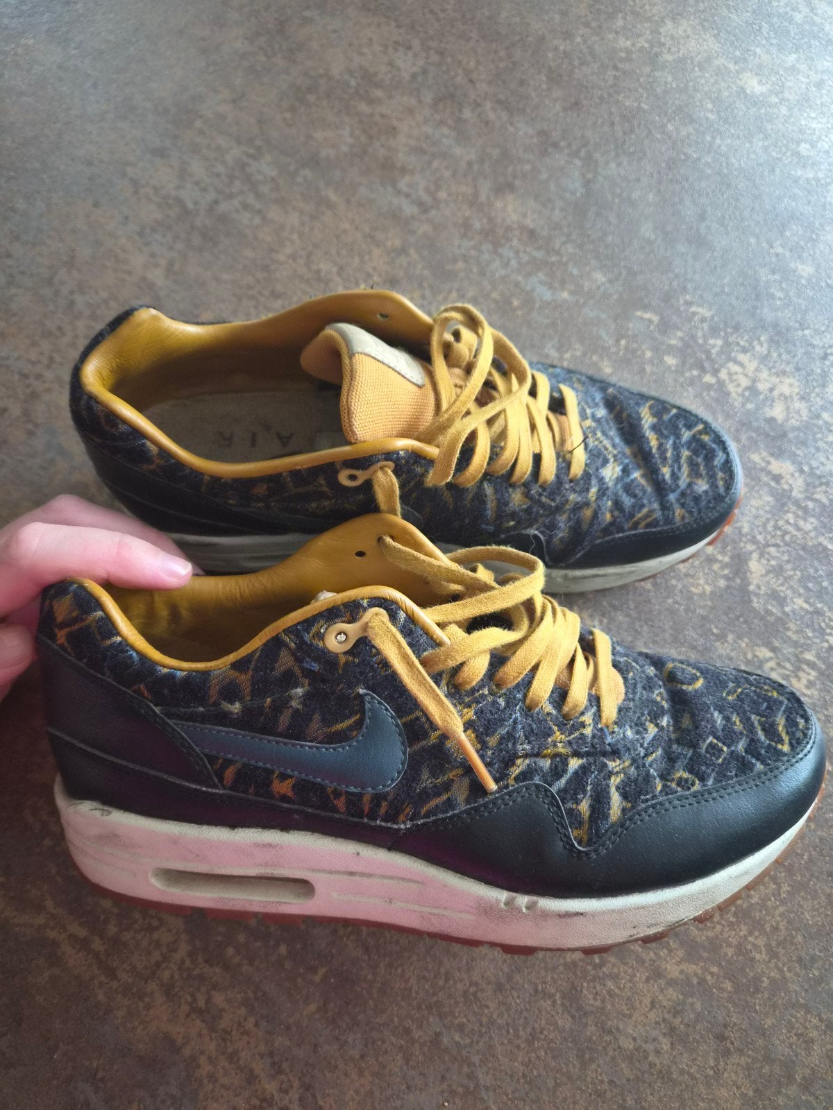 limited edition nike schoenen panter oker mt 38, Ophalen of Verzenden, Jongen of Meisje, Schoenen