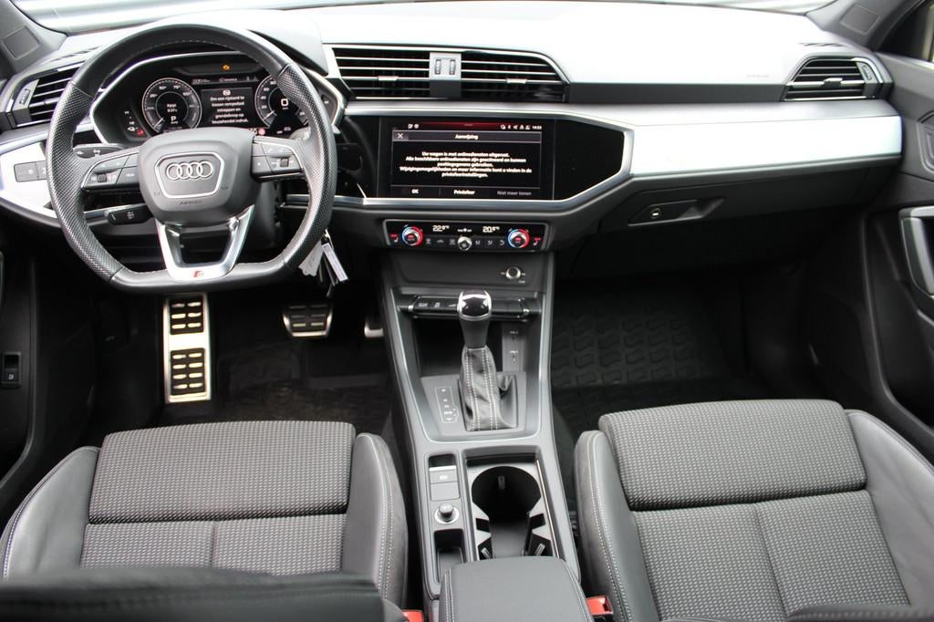 Audi Q3 Sportback 45 TFSI e 3x S-Line | Panoramadak| Black o, Auto's, Audi, Zwart, Leder en Stof, Nieuw, Hybride Elektrisch/Benzine