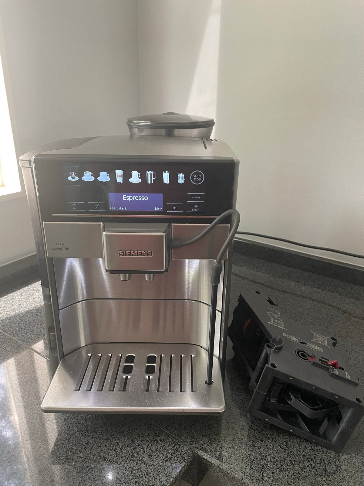Siemens EQ.6 series 700 koffiemachine zetgroep nieuw- defect, Ophalen, Afneembaar waterreservoir, Koffiemachine, Koffiebonen