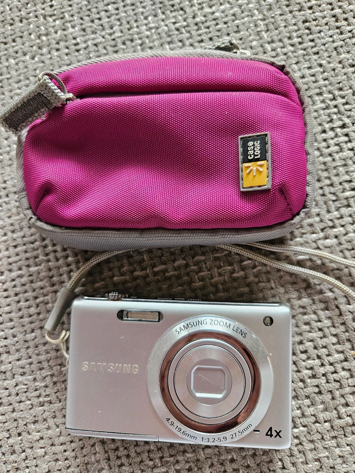 Samsung Compactcamera met Case Logic tasje, Audio, Tv en Foto, Gebruikt, Ophalen of Verzenden, Compactcamera, 4 t/m 7 keer