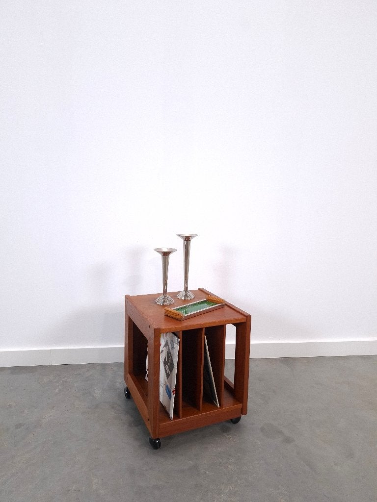 Teak LP kast op wielen, bijzettafel, nachtkastje, kast 2, Ophalen of Verzenden, Gebruikt