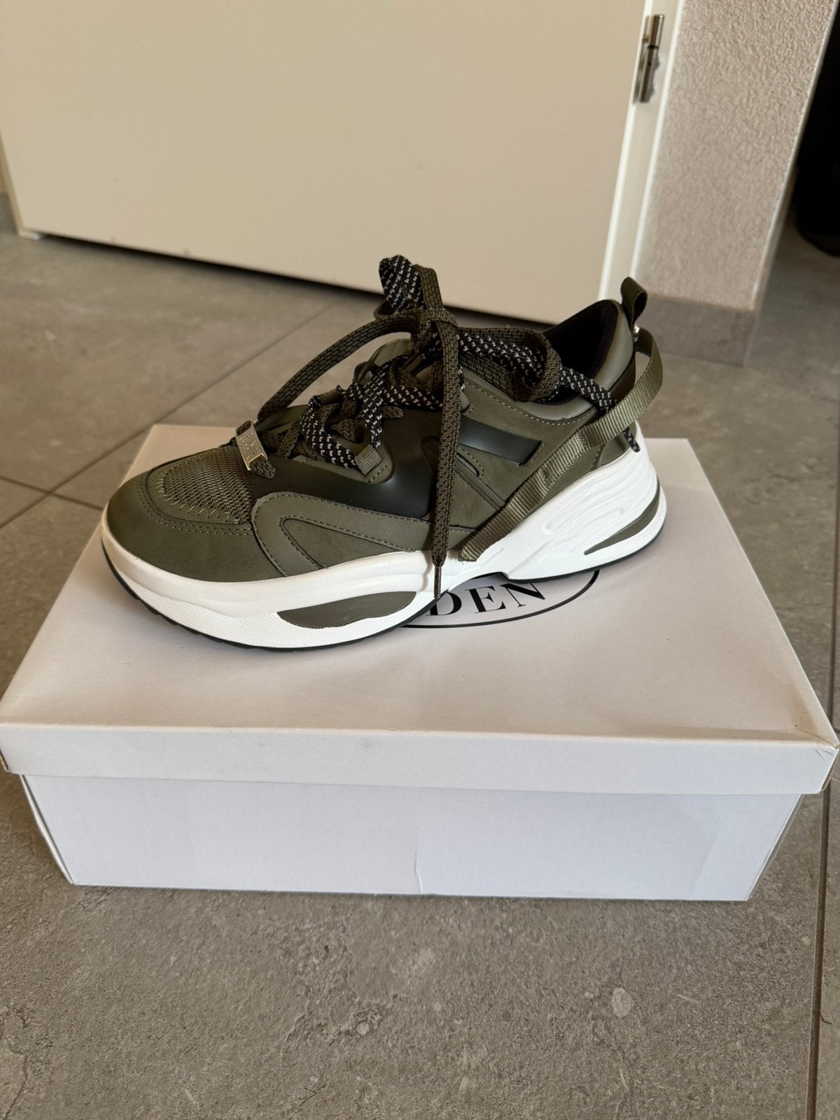 Steve Madden Fay Sneakers Olive - Maat 39 - Originele doos, Ophalen of Verzenden, Zo goed als nieuw, Overige kleuren