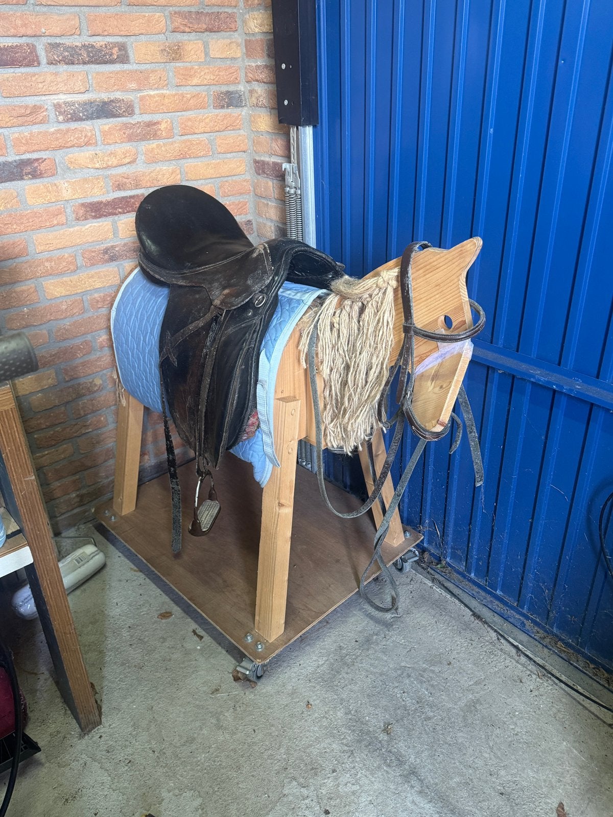 Houten speelgoedpaard met zadel en hoofdstel, Ophalen of Verzenden, Gebruikt, Jongen of Meisje