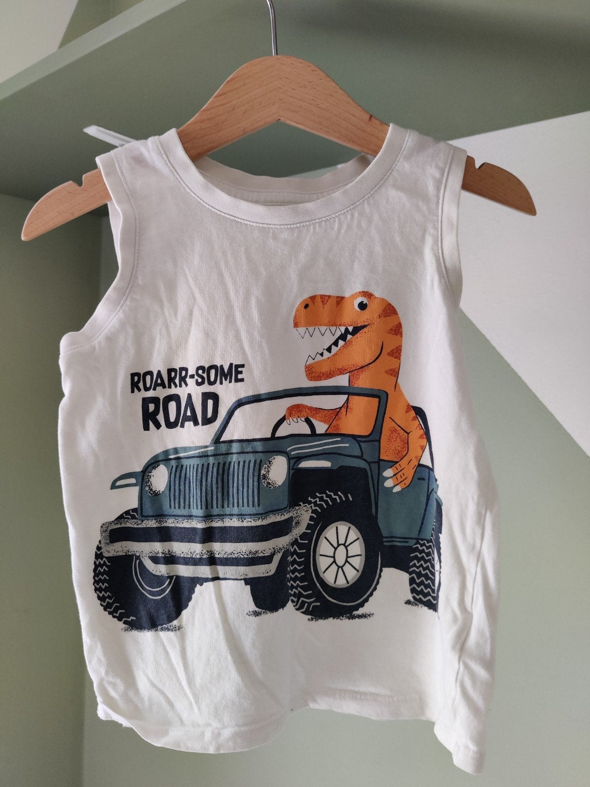 Stoer T-shirt met dinosaurus en jeep maat 98/104, Ophalen of Verzenden, Gebruikt, Onbekend, Jongen