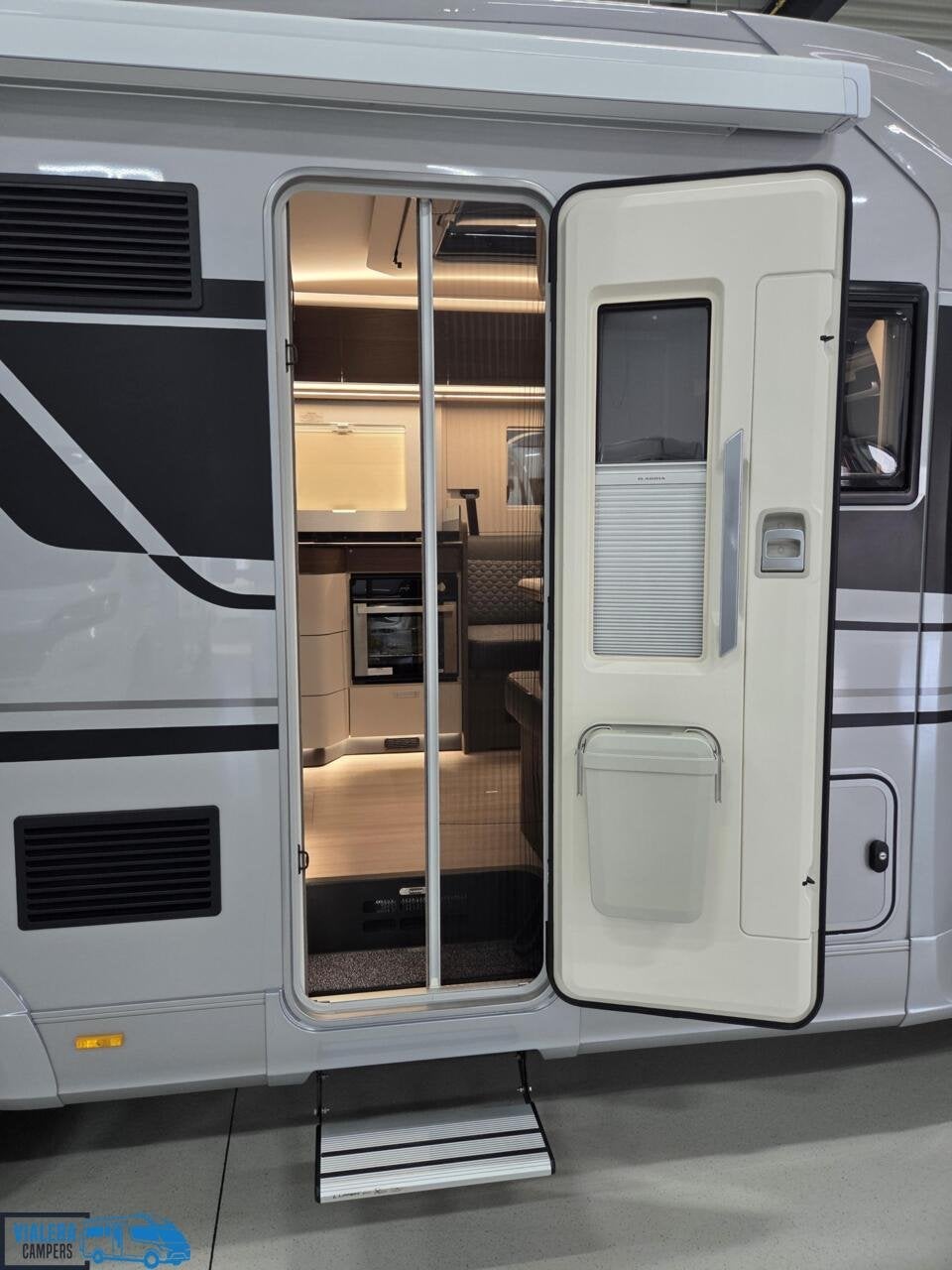 Adria Coral Supreme MB 670 DL *AUTOMAAT 170pk* Levelsysteem, Automaat, Tot en met 2, 7 tot 8 meter, Bedrijf