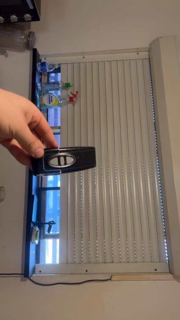 Elektrisch rolluik met afstandsbediening, 100 tot 150 cm, Wit, Ophalen of Verzenden, Zo goed als nieuw