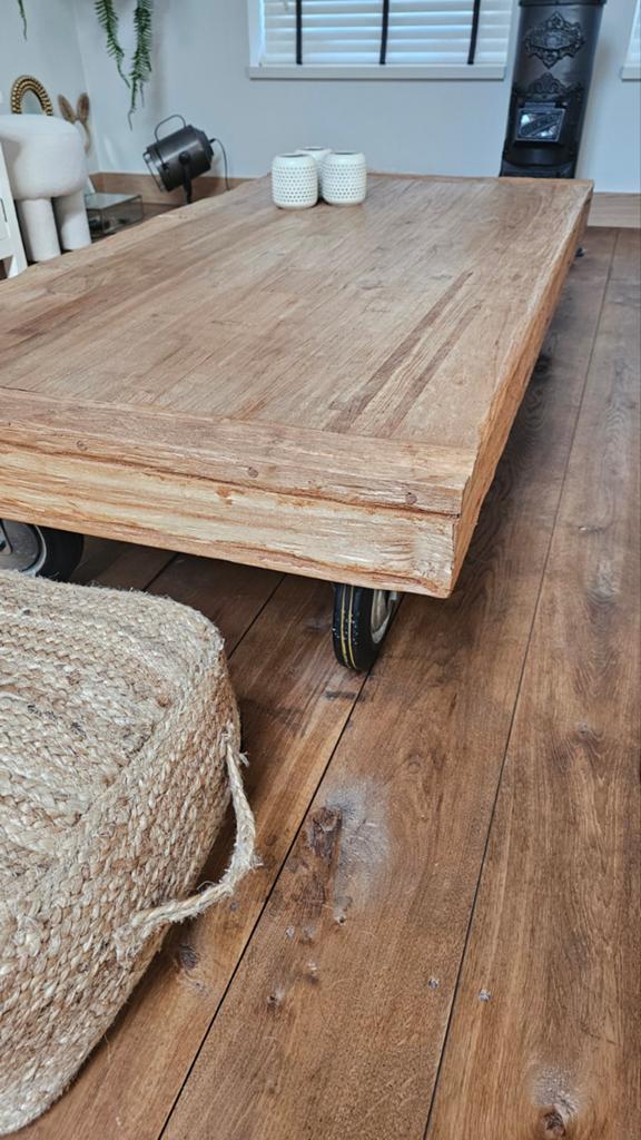 Robuuste houten salontafel op wielen, Gebruikt, 50 tot 100 cm, 150 tot 200 cm, Rechthoekig