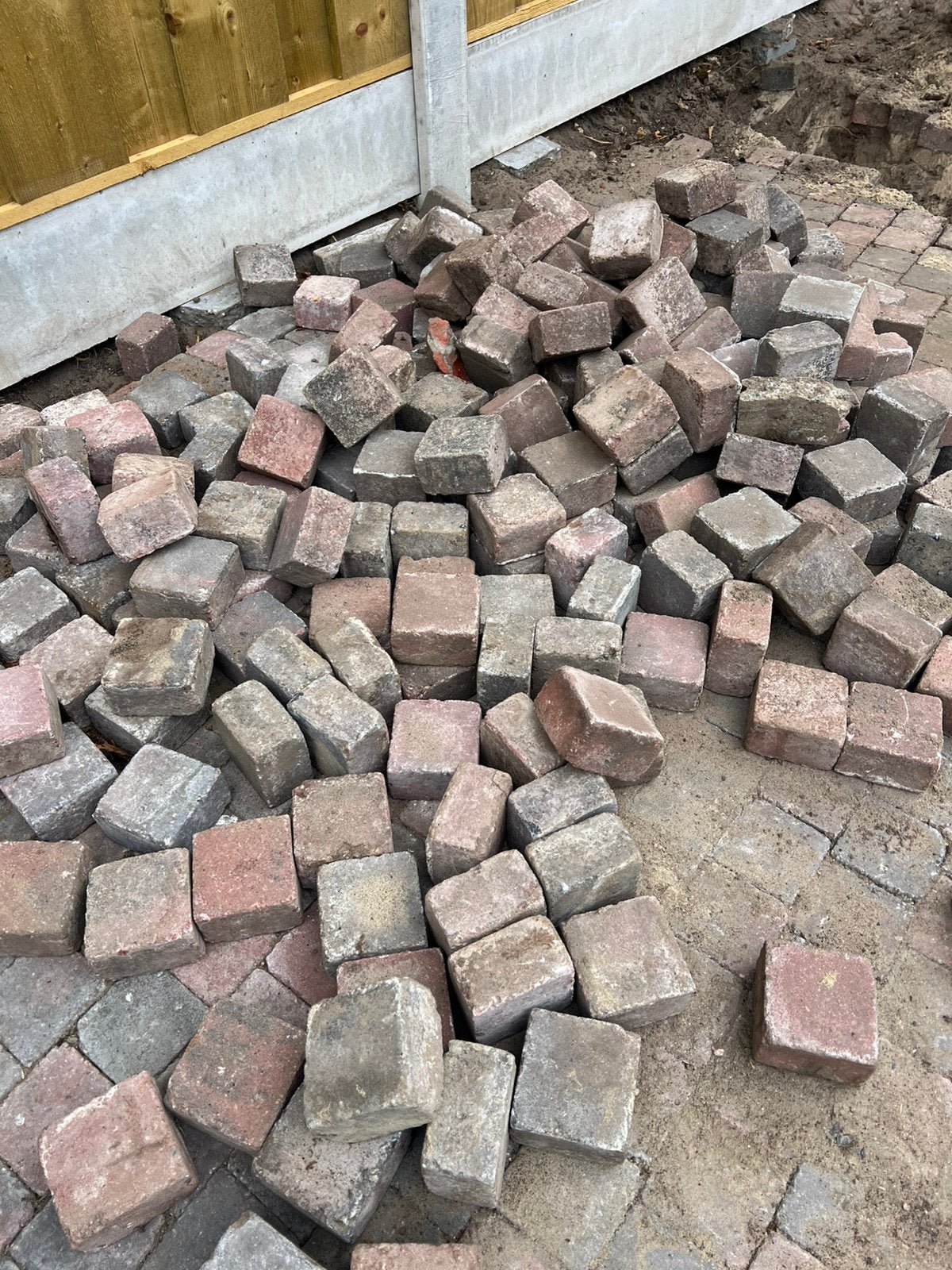 Ongeveer 24 m2 klinkers GRATIS af te halen, Tuin en Terras, Ophalen, Klinkers, Zo goed als nieuw, 10 m² of meer