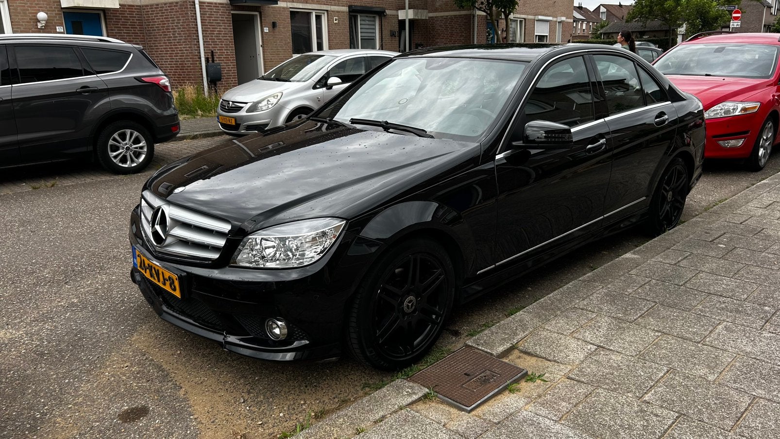 Mercedes-Benz C-Klasse 1.6 C180 Kompr. Sedan 2010 Zwart, Auto's, Mercedes-Benz, Zwart, Leder en Stof, Zwart, 75 €/maand