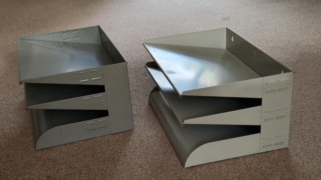 2x Metalen NVF brievenbak sorteerbak postbak, Diversen, Bureau-accessoires, Ophalen of Verzenden