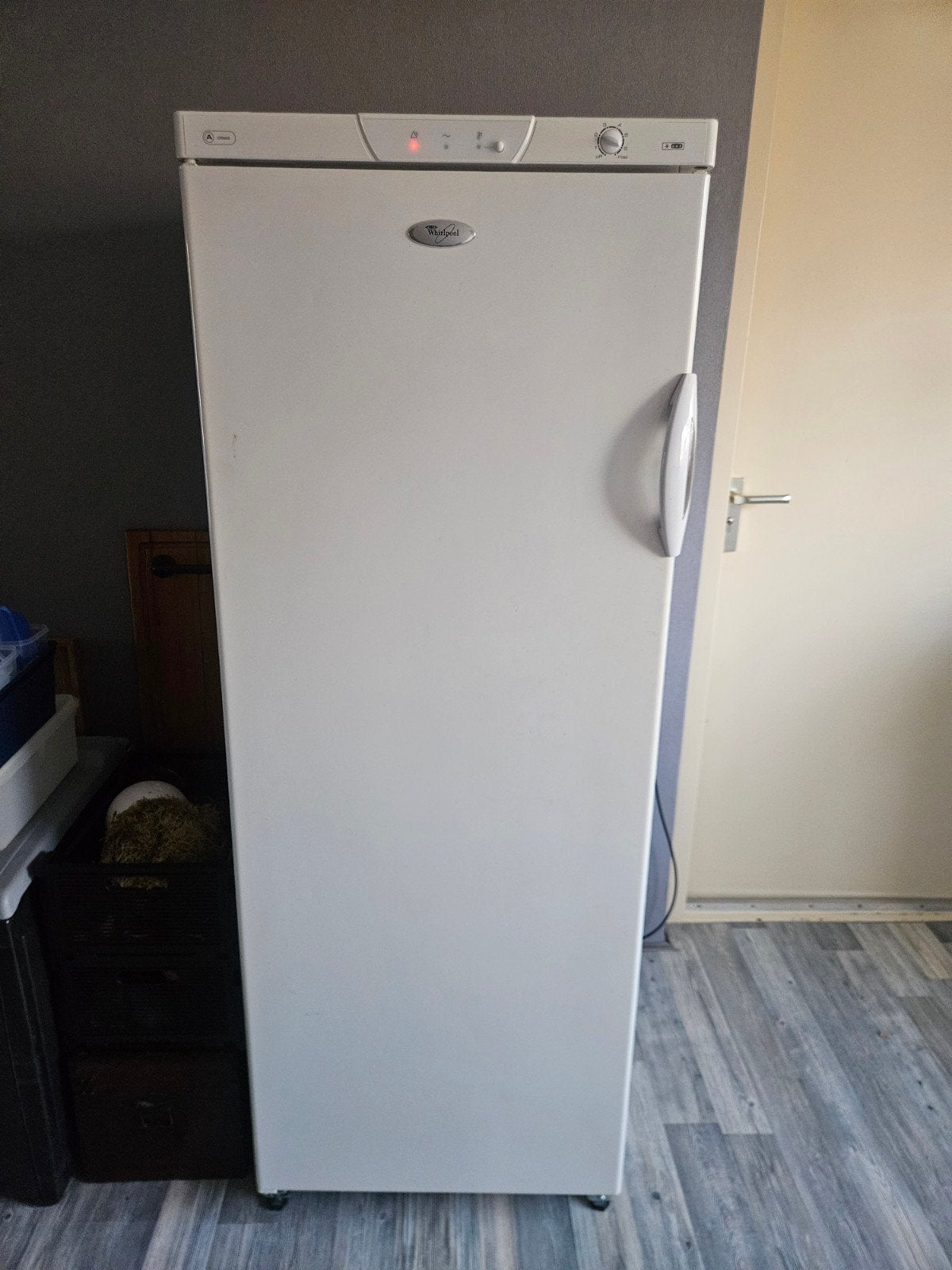 Whirlpool vrieskast 160 cm hoog, 160 cm of meer, Zo goed als nieuw, Energieklasse A of zuiniger, Ophalen
