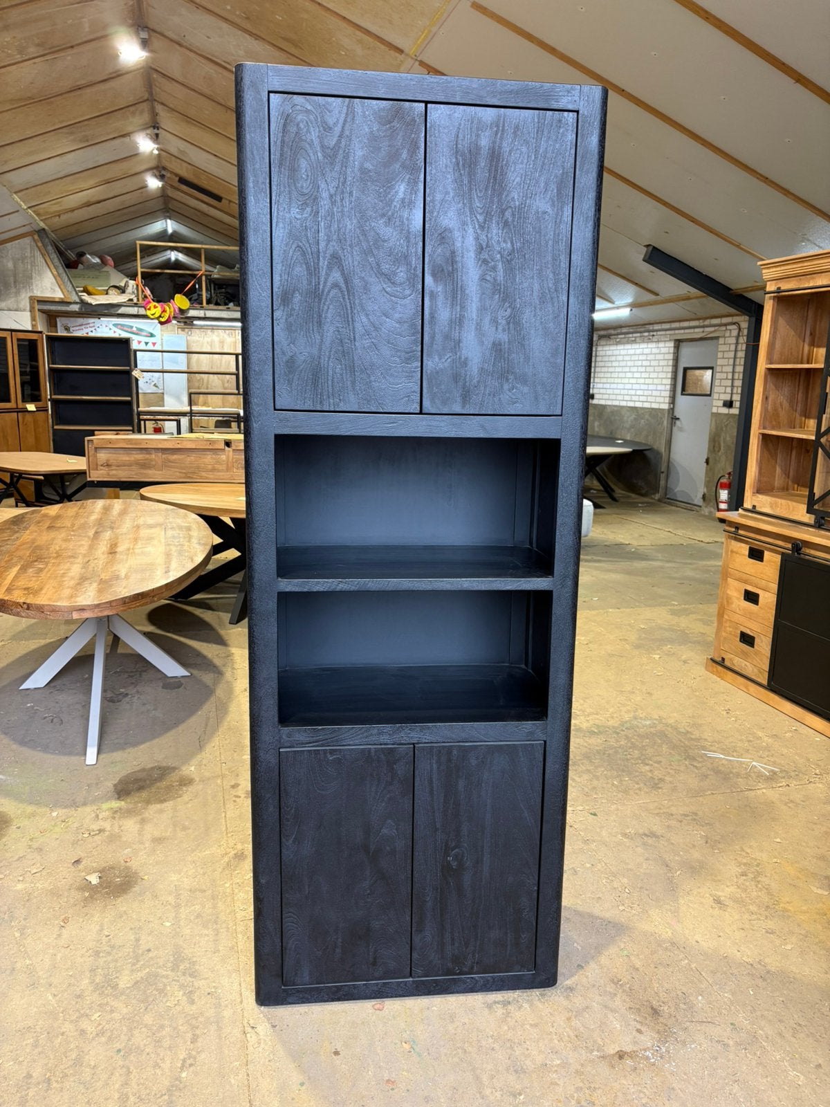 HOGE ZWARTE WANDKAST/BOEKENKAST – €500, Ophalen, 200 cm of meer, Nieuw, 50 tot 100 cm