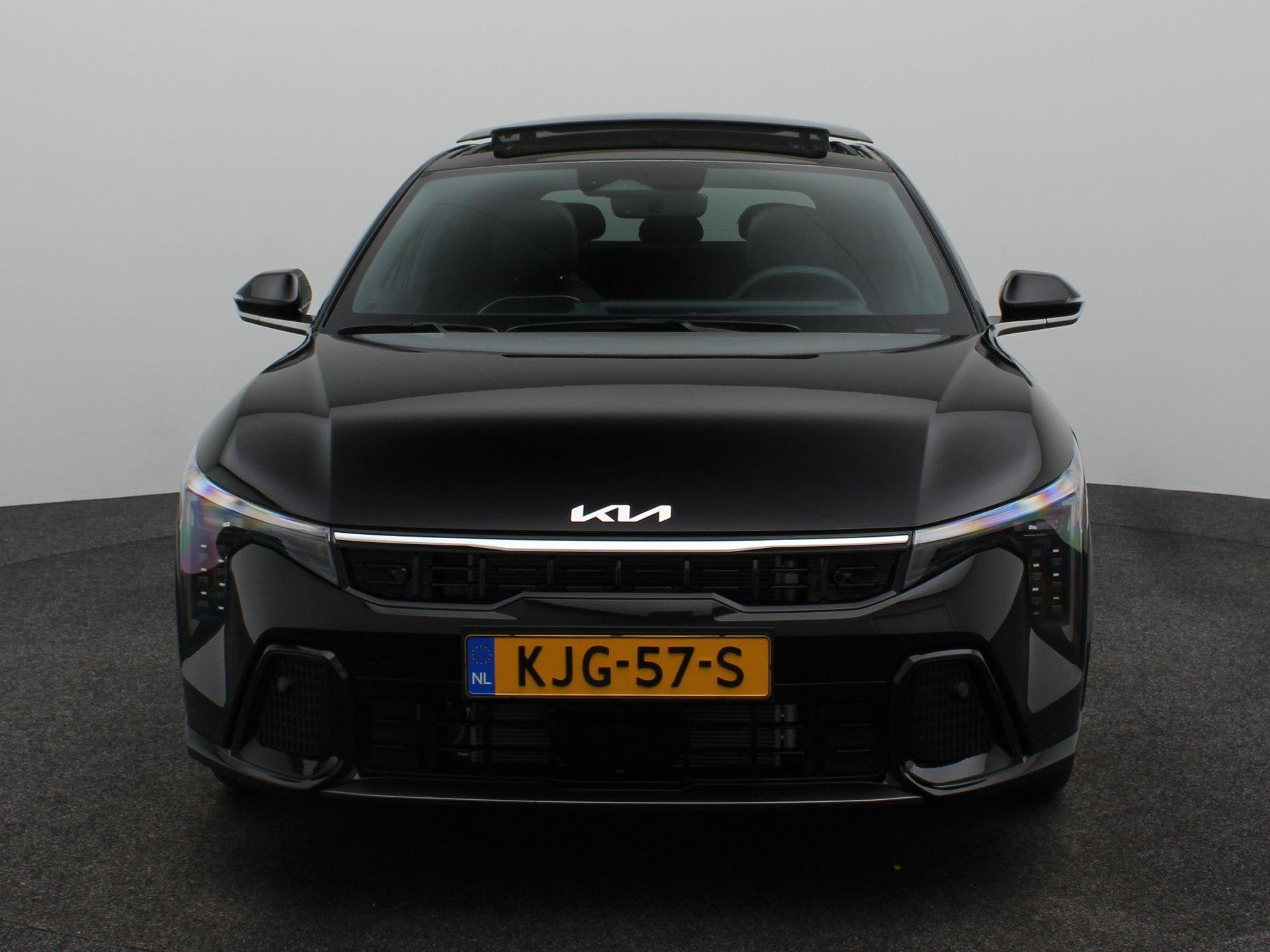 Kia K4 1.0 T-GDi MHEV GT-Line Launch Edition (pano) | Nieuw, Auto's, Kia, 12 maanden, 710 kg, Zwart, Bedrijf