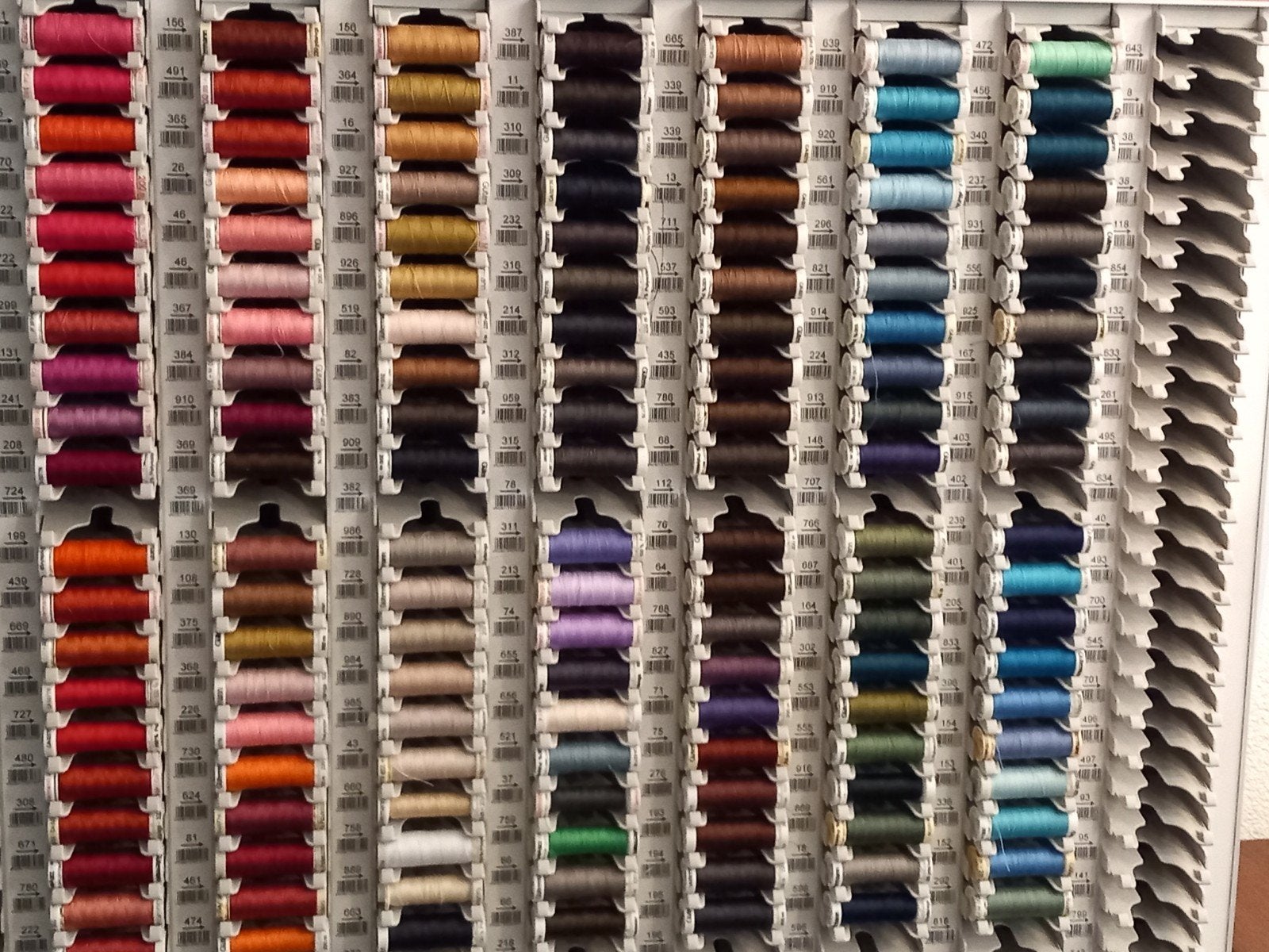 gutermann naaigaren kast met inhoud, Hobby en Vrije tijd, Ophalen, Garen of Naald(en)