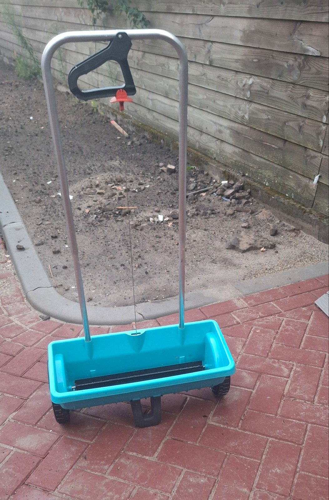 Gardena strooiwagen - Handige hulp voor uw tuin, Ophalen, Gebruikt
