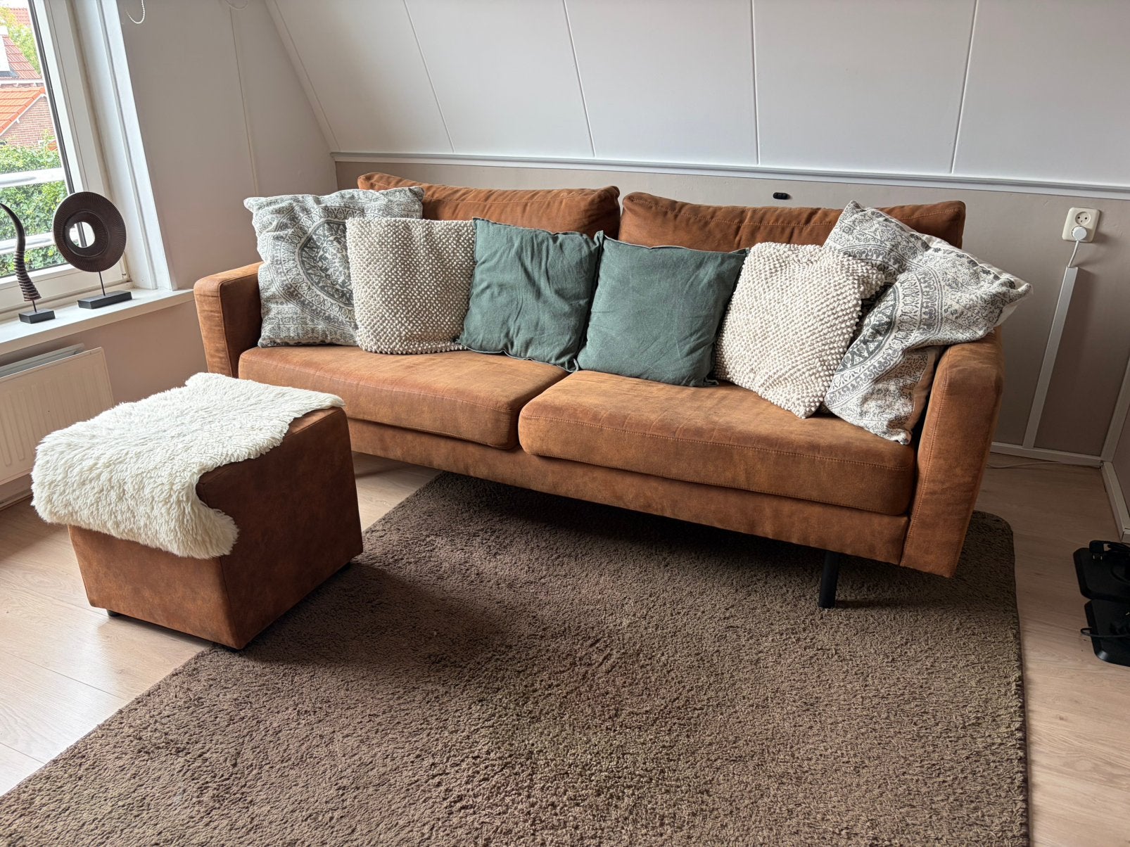 Bank Collin 2,5-zits - cognac + hocker & kussens, Ophalen, Driepersoons, 75 tot 100 cm, Zo goed als nieuw
