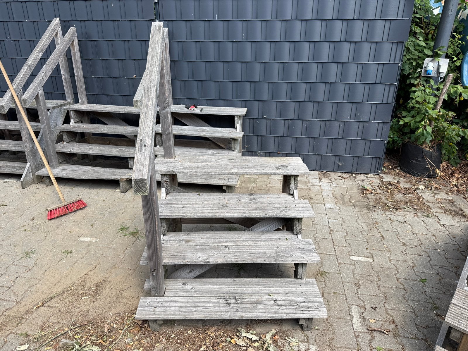 Houten trap met leuning, Ophalen, Zo goed als nieuw