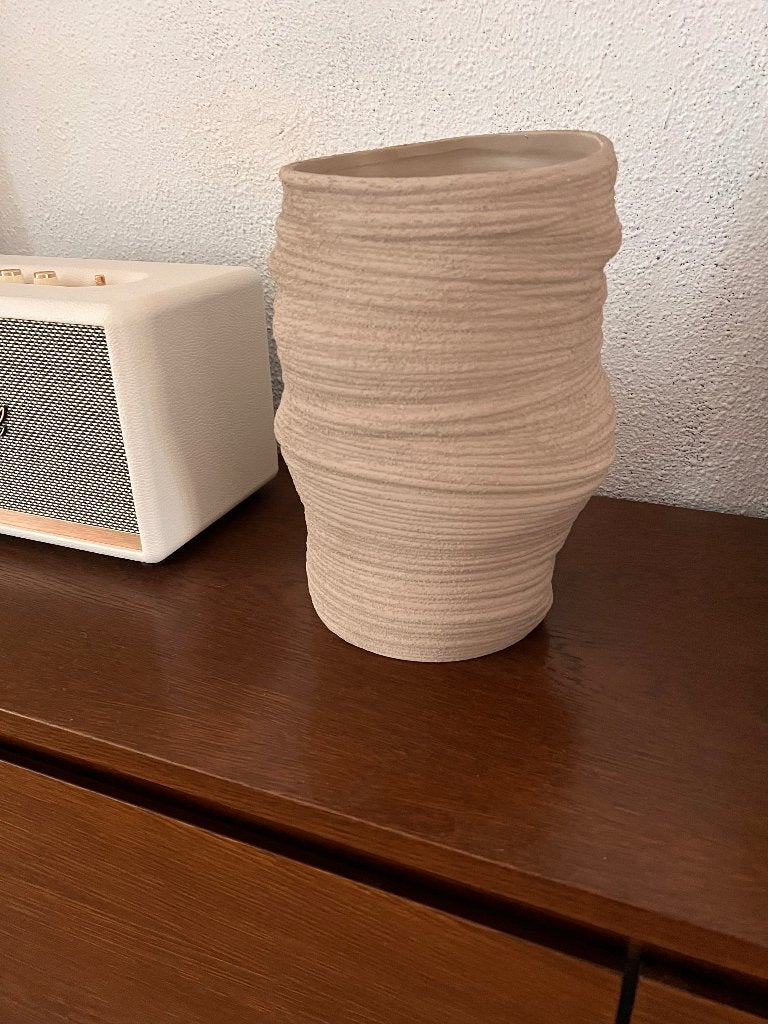 H&M Home Asymetrische/Organische vaas, Huis en Inrichting, Woonaccessoires | Vazen, Ophalen of Verzenden, Zo goed als nieuw, Beige