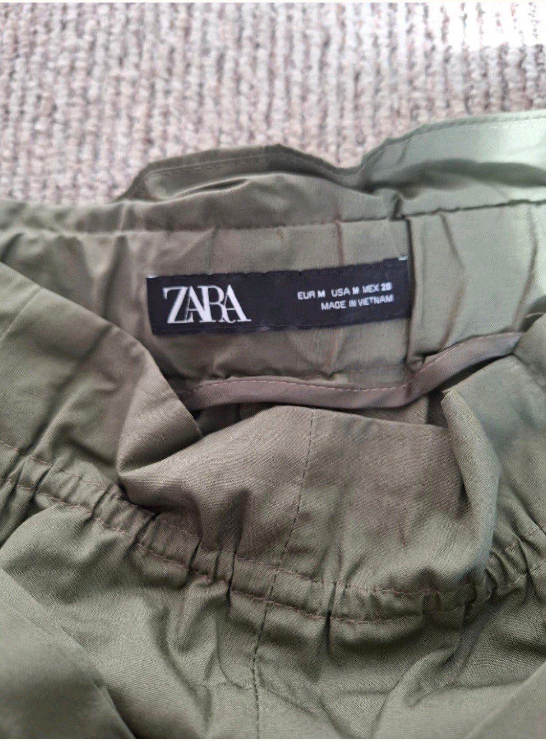 Zara Kaki Paperbag Broek Maat M, Kleding | Dames, Maat 38/40 (M), Zara, Ophalen of Verzenden, Lang