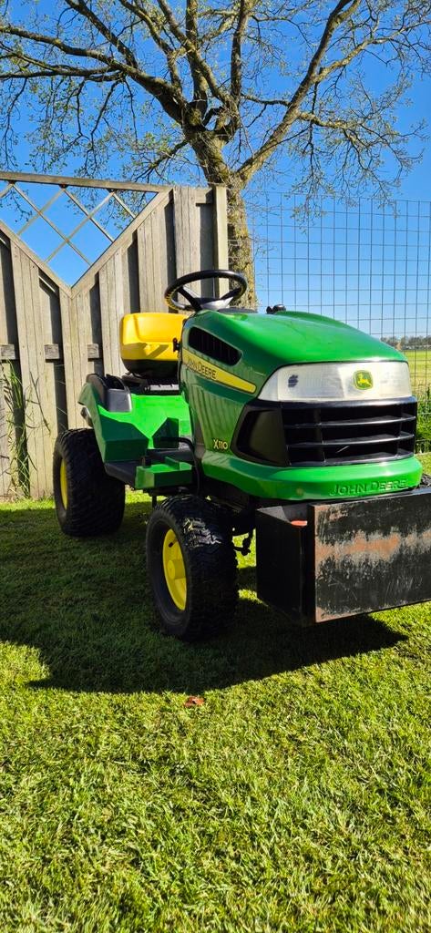 John Deere X110 met klepelmaaier en kunstmeststrooier, John Deere, Gebruikt, Tot 2500, Ophalen of Verzenden