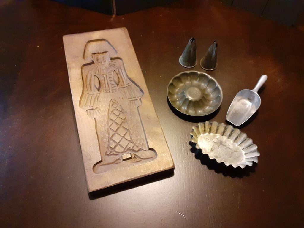 Speculaasvorm, gruttersschepje, spuitmondjes en bakvormpjes, Antiek en Kunst, Ophalen of Verzenden