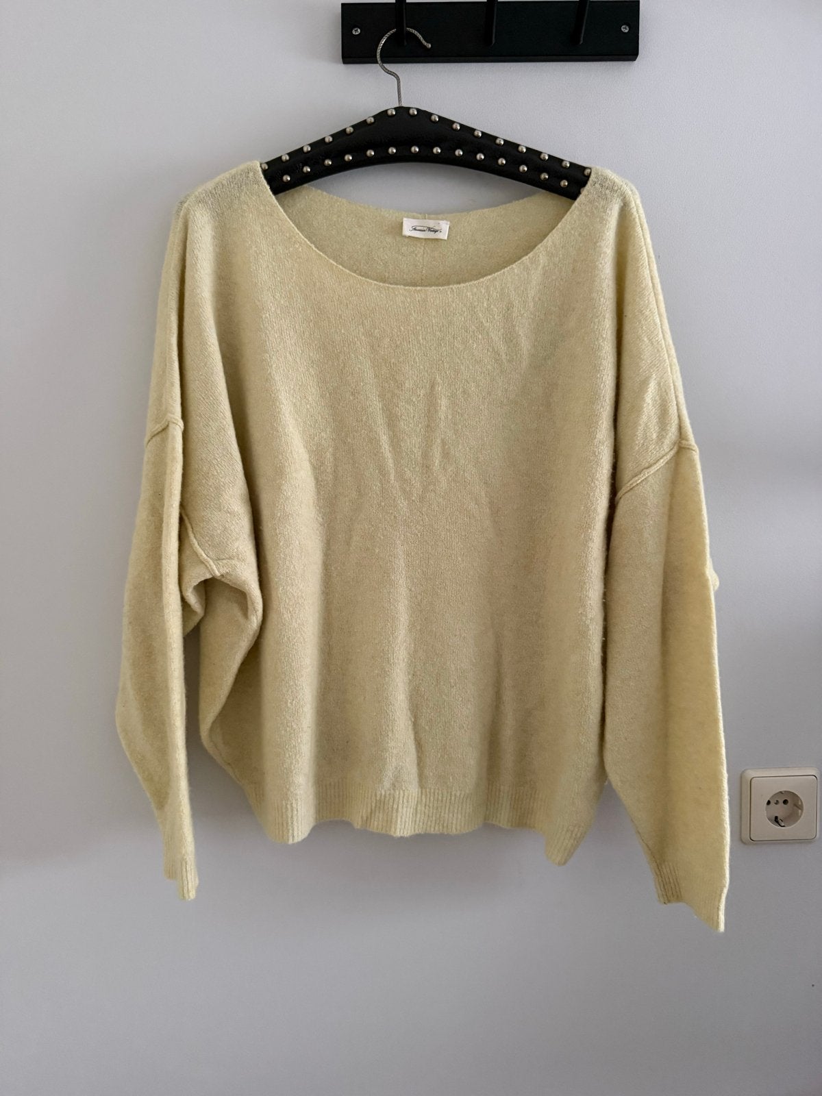 American Vintage Lichtgele trui met wijde mouwen maat M/L, Kleding | Dames, Ophalen of Verzenden, Zo goed als nieuw, Maat 38/40 (M)