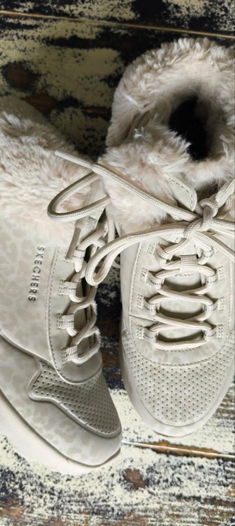Skechers dames sneakers met bontvoering - Maat 35, Meisje, Schoenen, Zo goed als nieuw, Skechers