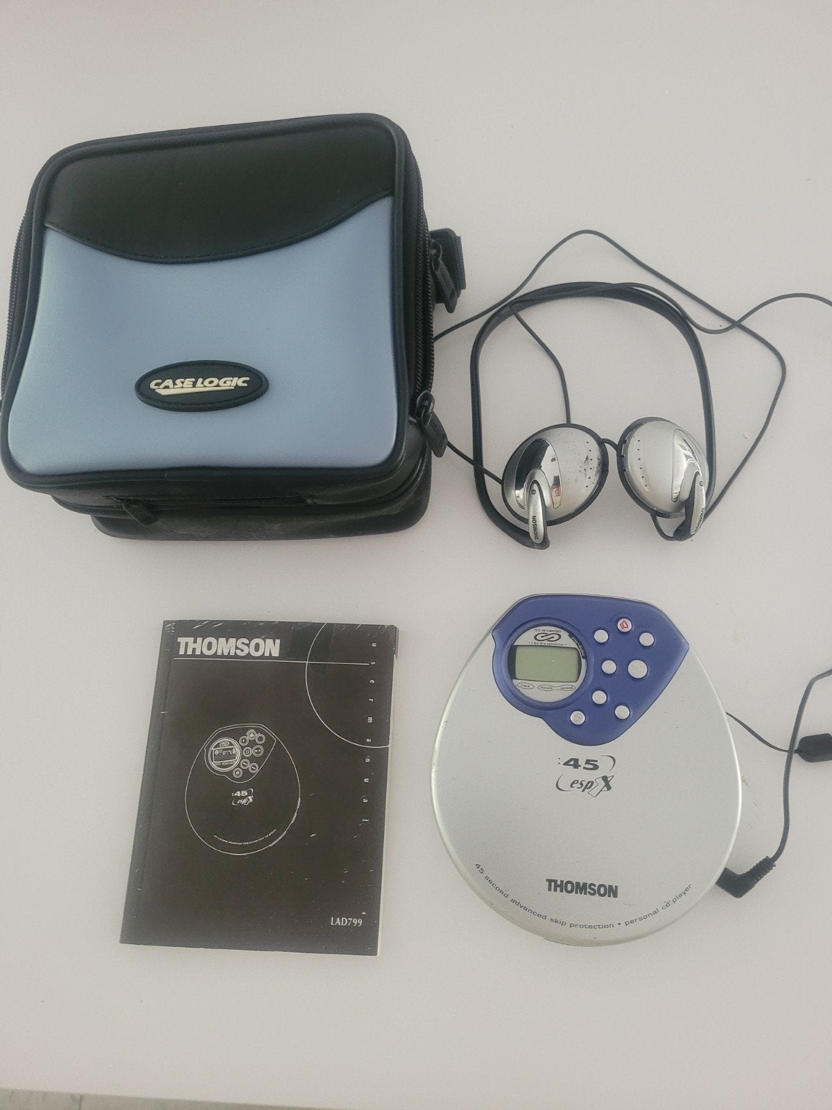 Thomson draagbare CD speler met koptelefoon en hoes, Audio, Tv en Foto, Cd-spelers, Ophalen of Verzenden, Zo goed als nieuw, Overige merken