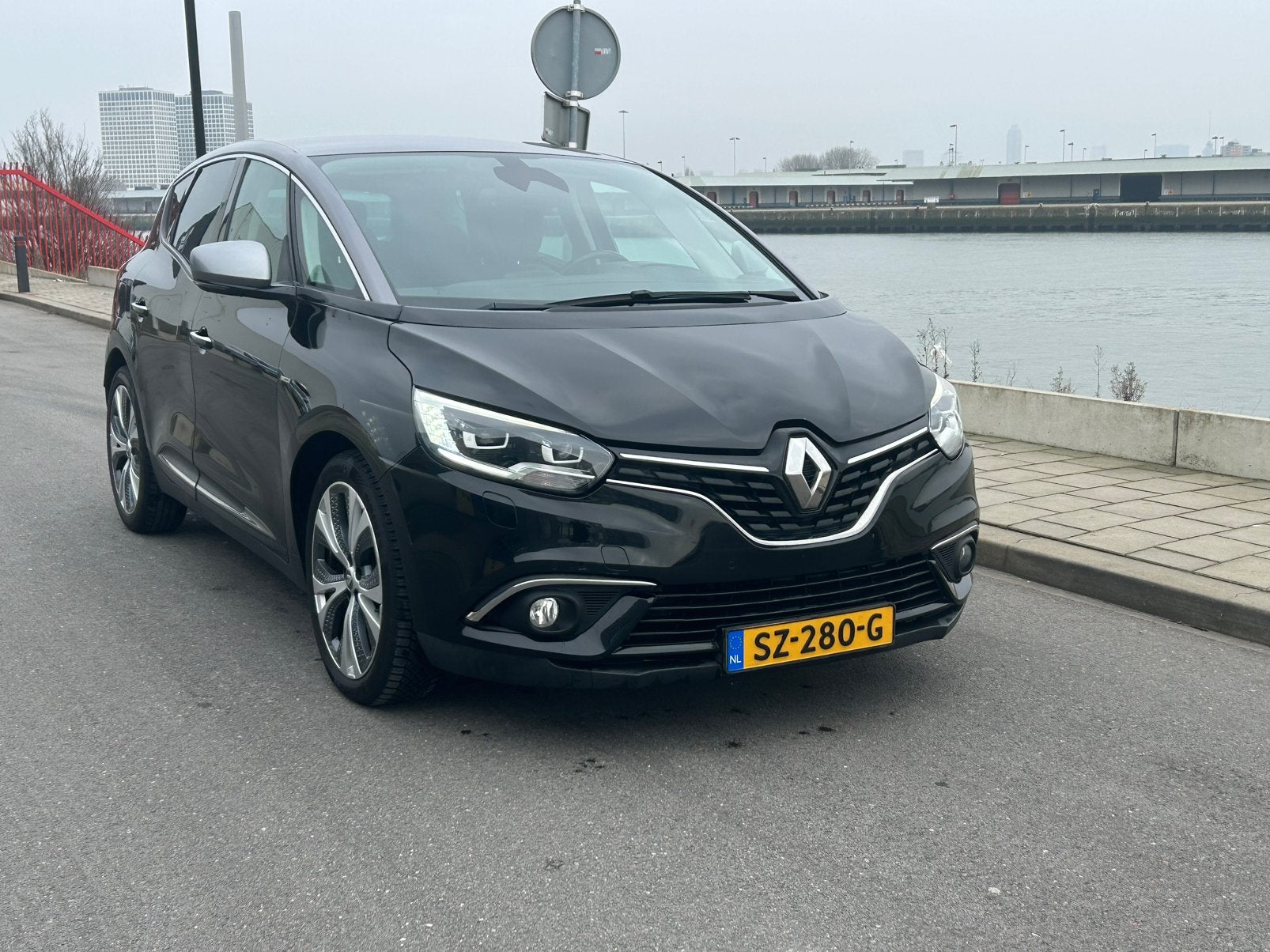 Renault Scénic 1.6 DCI 161PK AUT BOSE LEDER LED NAVI PDC, 1850 kg, 160 pk, Zwart, Leder