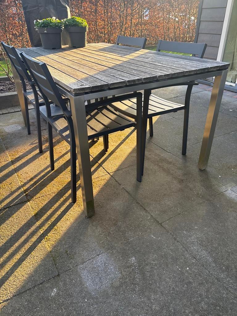 4 stapelbare stoelen, Suns, Tuin en Terras, Tuinstoelen, Ophalen, Zo goed als nieuw, Teakhout, Stapelbaar