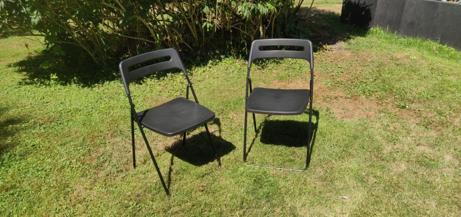te koop: 16 Ikea Nisse klapstoelen, zwart -zo goed als nieuw, Ophalen, Kunststof, Eenvoudig maar netjes, Zwart