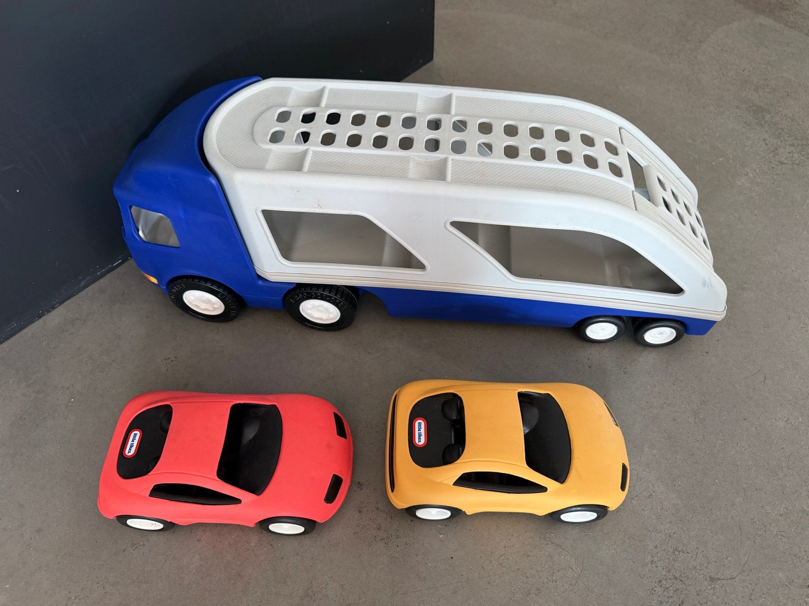 Little Tikes autotransporter met 2 auto's, Ophalen, Gebruikt