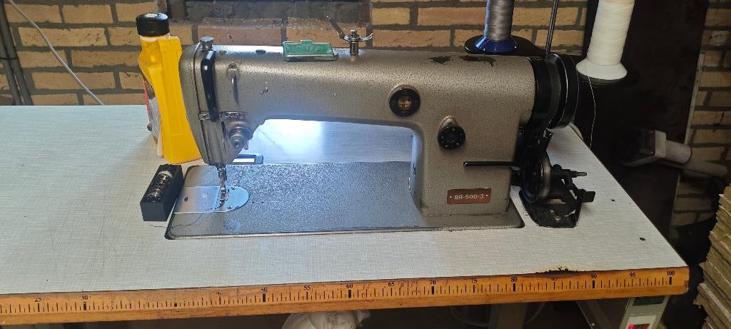 BR-500-3 Industriële naaimachine met stille 230V servomotor, Hobby en Vrije tijd, Naaimachines en Toebehoren, Ophalen, Gebruikt