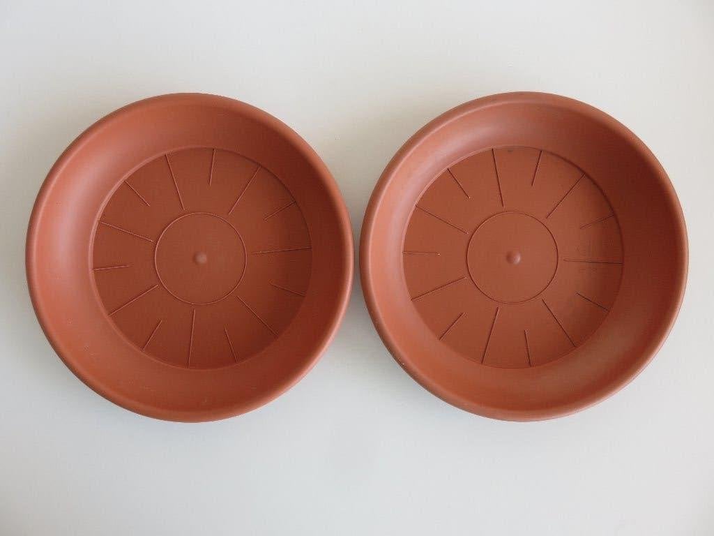 2 Elho kunststof terracotta kleur plantschotels 27 cm, 25 tot 40 cm, Kunststof, Rond, Ophalen of Verzenden